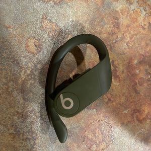 Right beats by Dre headphone